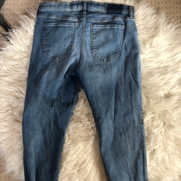 LIGHT WASH OLD NAVY STRAIGHT CUT JEANS - Picture 2 of 2
